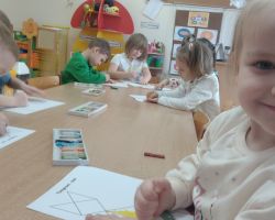 dzieci poczas obchodów dnia kota