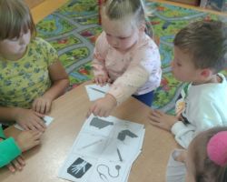 zdjęcia dzieci podczas obchodów dnia lekarza