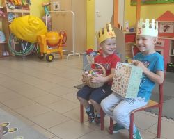 dzieci podczas róznych aktywności