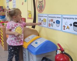 dzieci podczas ochodów swiąt nietypowych