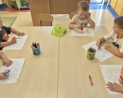 dzieci podczas obchodów dnia pierwszej pomocy