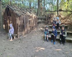 dzieci podczas warsztatów w skłudzewie