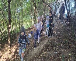 dzieci podczas warsztatów w skłudzewie