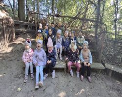 dzieci podczas warsztatów w skłudzewie