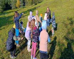 dzieci podczas warsztatów w skłudzewie