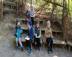 dzieci podczas warsztatów w skłudzewie