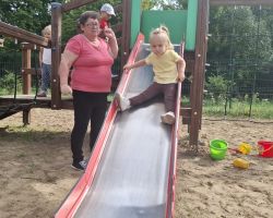 dzieci podczas różnych aktywności