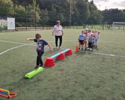 dzieci podczas obchodów Narodowego Dnia Sportu