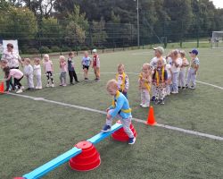 dzieci podczas obchodów Narodowego Dnia Sportu