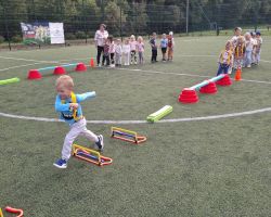 dzieci podczas obchodów Narodowego Dnia Sportu