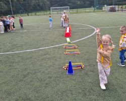 dzieci podczas obchodów Narodowego Dnia Sportu