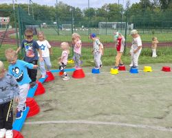 dzieci podczas obchodów Narodowego Dnia Sportu