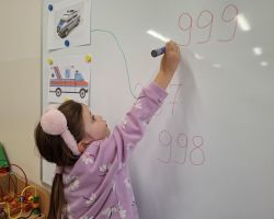 dzieci podczas obchodów dnia pierwszej pomocy