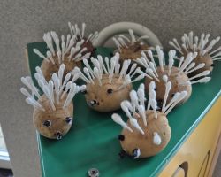 dzieci podczas ochodów dnia owoców i warzyw