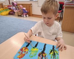 dzieci podczas różnych aktywności