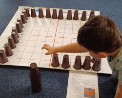 dzieci podczas wydarzenia code week