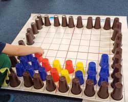 dzieci podczas wydarzenia code week