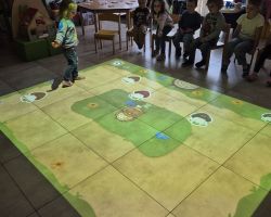 dzieci podczas zajęć bibliotecznych