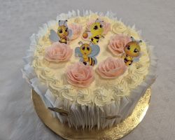 dzieci i dorośli podczas uroczystości pasowania na przedszkolaka i starszaka