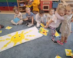 dzieci podczas obchodów dnia życzliwości