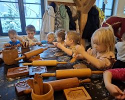 dzieci podczas wycieczki do muzeum piernika