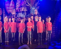 dzieci i kadra podczas WOŚP