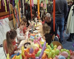 dzieci i kadra podczas WOŚP