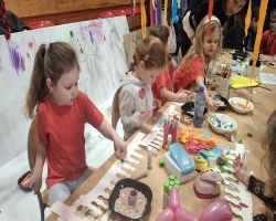 dzieci i kadra podczas WOŚP