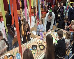 dzieci i kadra podczas WOŚP