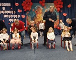 Występ artystyczny, konkursy, zabawy muzyczno- ruchowe z okazji Dnia Babci i Dziadka