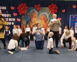 Występ artystyczny, konkursy, zabawy muzyczno- ruchowe z okazji Dnia Babci i Dziadka