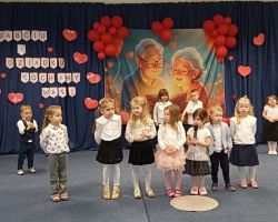 Występ artystyczny, konkursy, zabawy muzyczno- ruchowe z okazji Dnia Babci i Dziadka