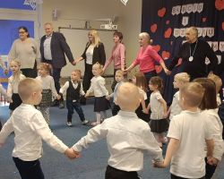 Występ artystyczny, konkursy, zabawy muzyczno- ruchowe z okazji Dnia Babci i Dziadka