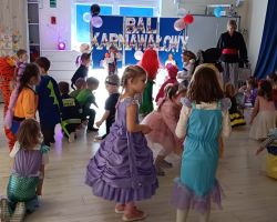 Bal karnawałowy, wspólne tańce i zabawy