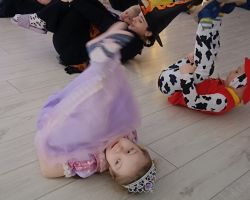 Bal karnawałowy, wspólne tańce i zabawy