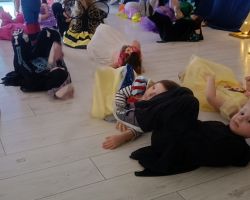 Bal karnawałowy, wspólne tańce i zabawy