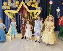 Bal karnawałowy, wspólne tańce i zabawy