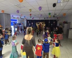 Bal karnawałowy, wspólne tańce i zabawy