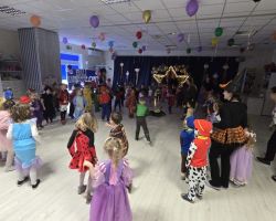 Bal karnawałowy, wspólne tańce i zabawy