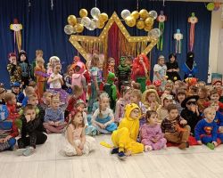 Bal karnawałowy, wspólne tańce i zabawy