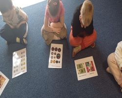 Dzieci w przystępny i ciekawy sposób poznawały świat pieniędzy