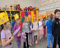 Dzieci świętują Dzień Dziewczynek