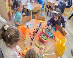 Dzieci świętują Dzień Dziewczynek