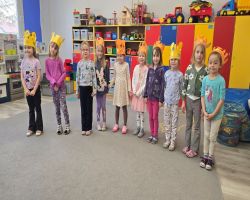 Dzieci świętują Dzień Dziewczynek