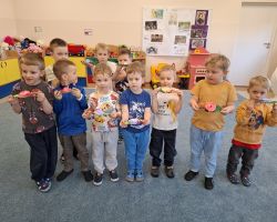 dzieci podczas ochodów dnia kobiet