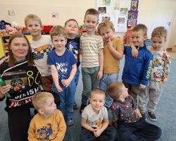 dzieci podczas ochodów dnia kobiet