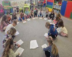 Dzieci poprzez zabawę i ćwiczenia poznają funkcjonownie mózgu