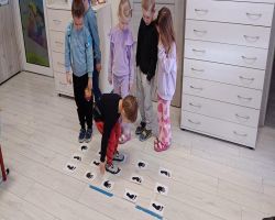 Dzieci poprzez zabawę i ćwiczenia poznają funkcjonownie mózgu