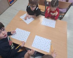 Dzieci poprzez zabawę i ćwiczenia poznają funkcjonownie mózgu