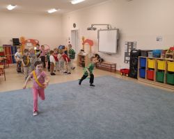 dzieci podczas zajęć o zdrowiu